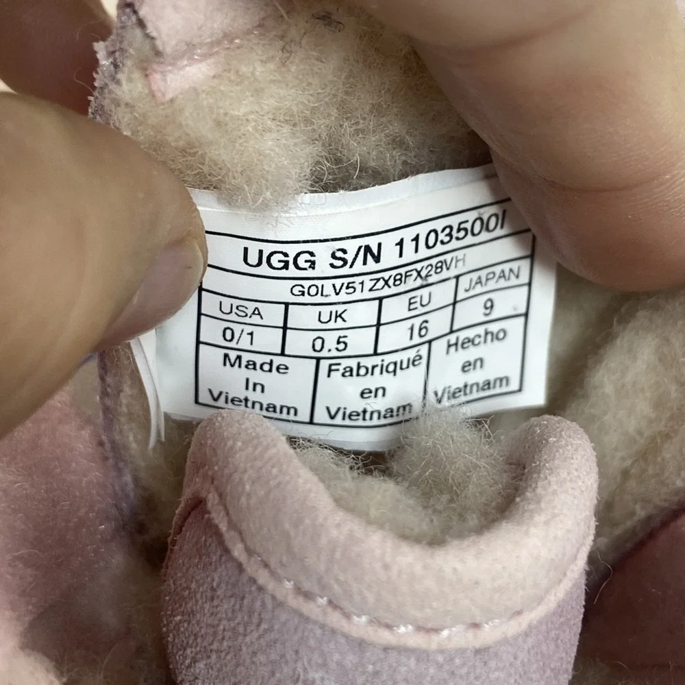 Uggs Neumel‎ Baby Pink Girls Suede Toddler Boots Size 0/1 3-6 Months Booties
